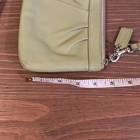 Coach wristlet light green - Picture 10 of 10